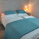 Isabella Rooms
