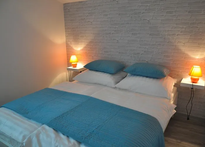 Isabella Rooms